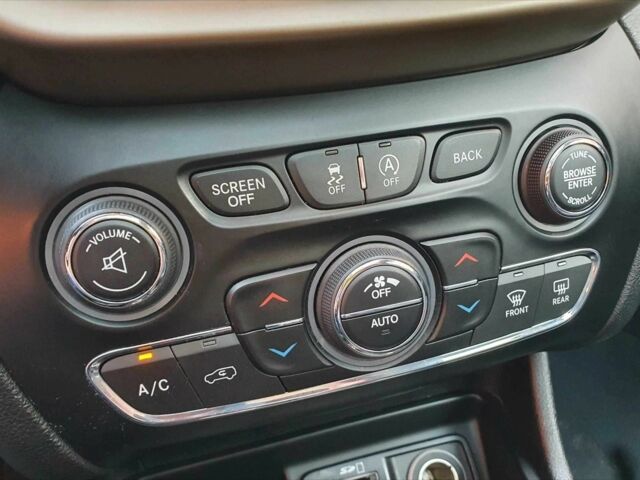 Сірий Джип Cherokee, об'ємом двигуна 0 л та пробігом 90 тис. км за 11500 $, фото 8 на Automoto.ua