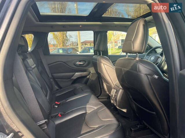 Серый Джип Чероки, объемом двигателя 2.36 л и пробегом 139 тыс. км за 16200 $, фото 8 на Automoto.ua