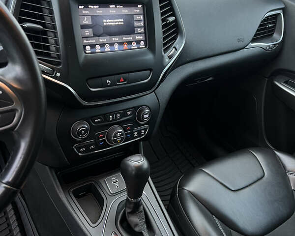 Сірий Джип Cherokee, об'ємом двигуна 3.24 л та пробігом 103 тис. км за 16900 $, фото 18 на Automoto.ua