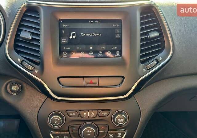 Сірий Джип Cherokee, об'ємом двигуна 1.99 л та пробігом 117 тис. км за 17500 $, фото 13 на Automoto.ua