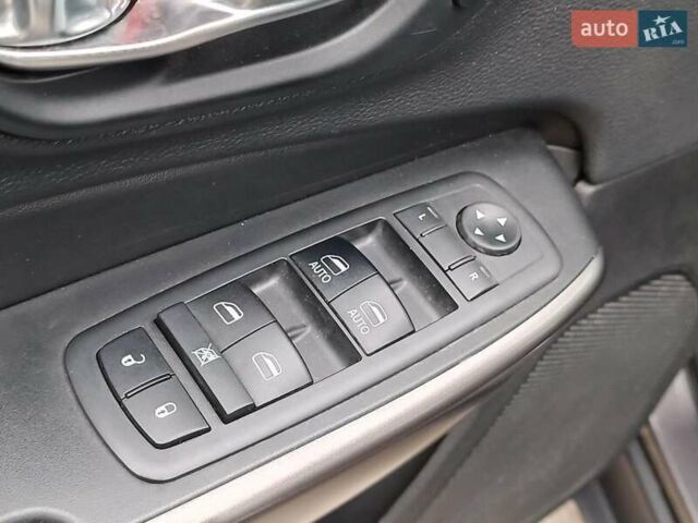 Серый Джип Чероки, объемом двигателя 2.4 л и пробегом 55 тыс. км за 17490 $, фото 21 на Automoto.ua