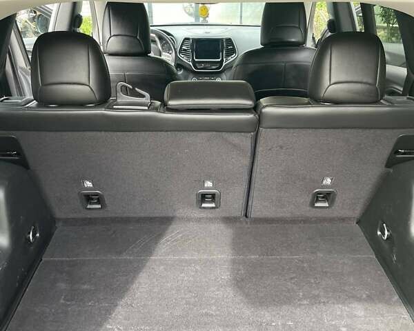 Серый Джип Чероки, объемом двигателя 1.99 л и пробегом 70 тыс. км за 16500 $, фото 14 на Automoto.ua