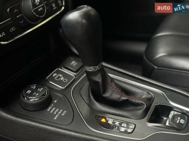 Сірий Джип Cherokee, об'ємом двигуна 1.99 л та пробігом 78 тис. км за 22500 $, фото 21 на Automoto.ua