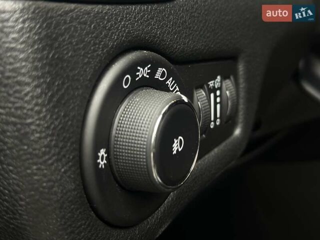 Сірий Джип Cherokee, об'ємом двигуна 1.99 л та пробігом 78 тис. км за 22500 $, фото 18 на Automoto.ua