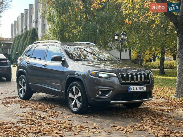 Серый Джип Чероки, объемом двигателя 3.24 л и пробегом 107 тыс. км за 19500 $, фото 1 на Automoto.ua