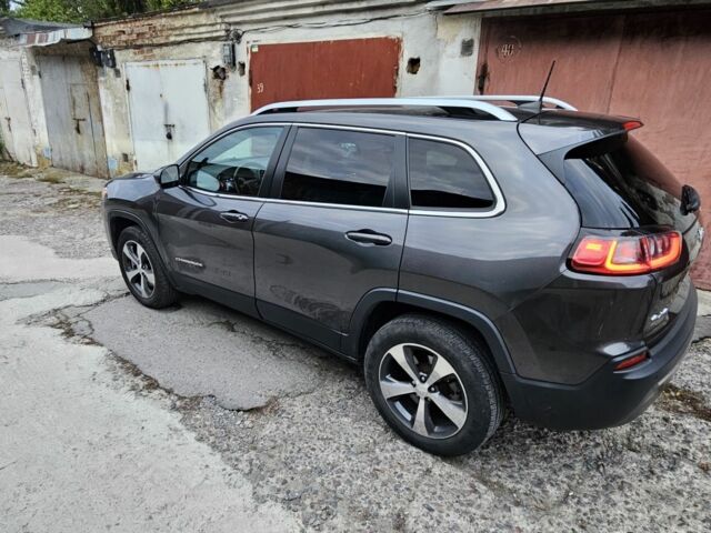Джип Cherokee 2018 у Рівному на Automoto.ua Сірий Джип Cherokee, об'ємом двигуна 3.2 л та пробігом 150 тис. км за 18700 $, фото 5 на Automoto.ua