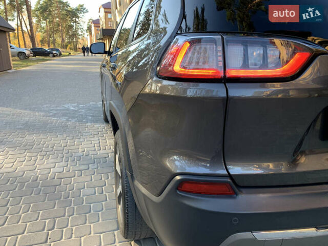 Сірий Джип Cherokee, об'ємом двигуна 2.36 л та пробігом 150 тис. км за 16600 $, фото 12 на Automoto.ua