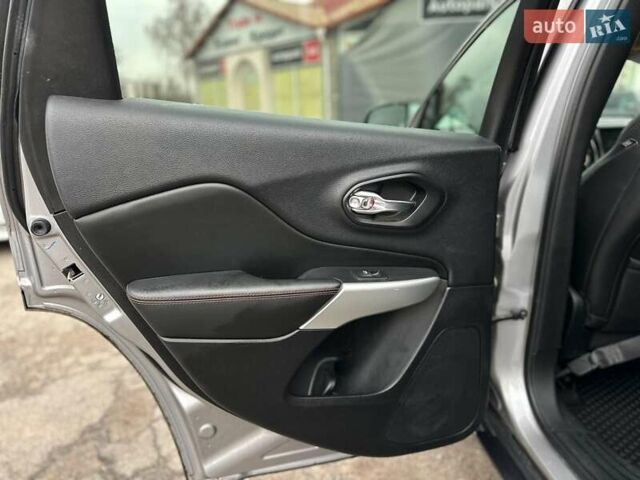 Серый Джип Чероки, объемом двигателя 2.4 л и пробегом 152 тыс. км за 15490 $, фото 15 на Automoto.ua