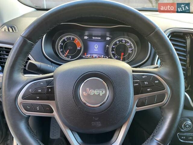Серый Джип Чероки, объемом двигателя 2 л и пробегом 130 тыс. км за 18300 $, фото 17 на Automoto.ua