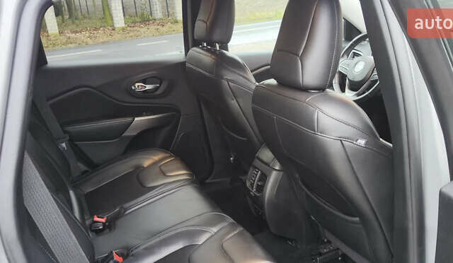 Сірий Джип Cherokee, об'ємом двигуна 2.36 л та пробігом 140 тис. км за 16200 $, фото 13 на Automoto.ua