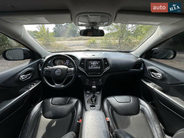 Сірий Джип Cherokee, об'ємом двигуна 3.24 л та пробігом 130 тис. км за 15999 $, фото 11 на Automoto.ua
