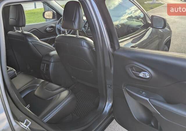 Сірий Джип Cherokee, об'ємом двигуна 2 л та пробігом 109 тис. км за 18700 $, фото 13 на Automoto.ua