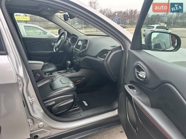 Серый Джип Чероки, объемом двигателя 1.99 л и пробегом 132 тыс. км за 18500 $, фото 10 на Automoto.ua