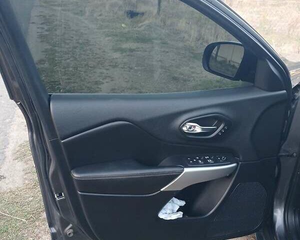 Серый Джип Чероки, объемом двигателя 2.18 л и пробегом 165 тыс. км за 18900 $, фото 17 на Automoto.ua