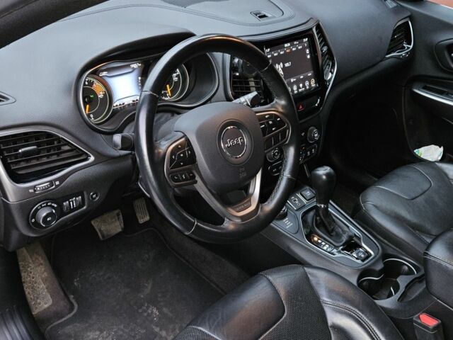 Джип Cherokee 2018 у Рівному на Automoto.ua Сірий Джип Cherokee, об'ємом двигуна 3.2 л та пробігом 150 тис. км за 18700 $, фото 1 на Automoto.ua