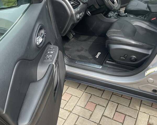 Серый Джип Чероки, объемом двигателя 1.99 л и пробегом 70 тыс. км за 16500 $, фото 16 на Automoto.ua