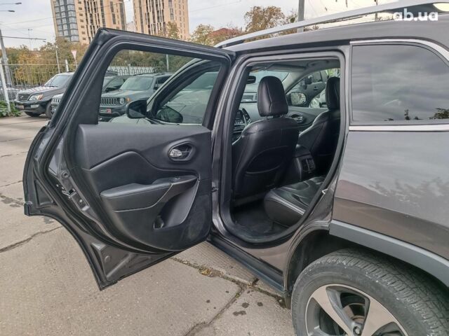 Серый Джип Чероки, объемом двигателя 2.4 л и пробегом 55 тыс. км за 17490 $, фото 11 на Automoto.ua