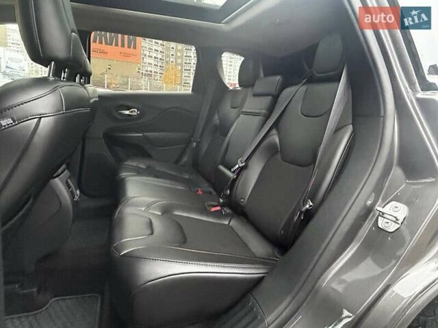 Сірий Джип Cherokee, об'ємом двигуна 3.24 л та пробігом 91 тис. км за 23290 $, фото 14 на Automoto.ua
