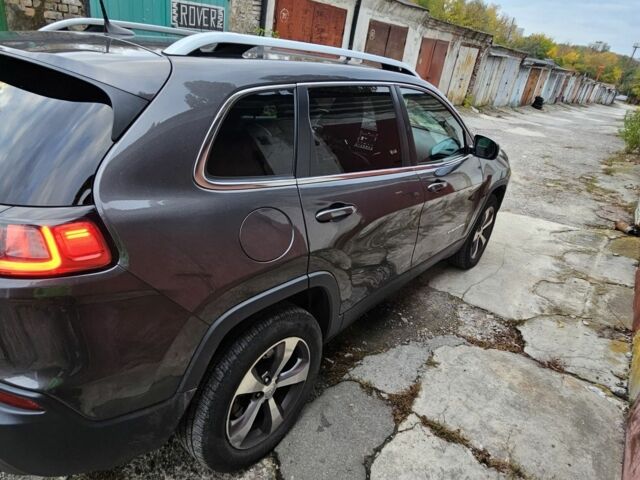 Джип Cherokee 2018 у Рівному на Automoto.ua Сірий Джип Cherokee, об'ємом двигуна 3.2 л та пробігом 150 тис. км за 18700 $, фото 9 на Automoto.ua