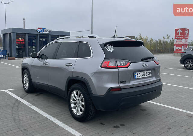 Серый Джип Чероки, объемом двигателя 2.36 л и пробегом 198 тыс. км за 16255 $, фото 1 на Automoto.ua