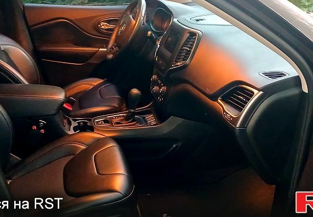 Серый Джип Чероки, объемом двигателя 2.4 л и пробегом 156 тыс. км за 17195 $, фото 2 на Automoto.ua