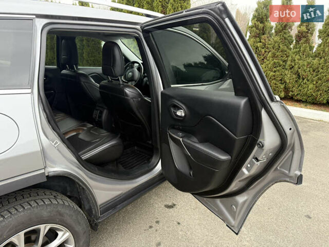 Серый Джип Чероки, объемом двигателя 2.36 л и пробегом 142 тыс. км за 14200 $, фото 25 на Automoto.ua