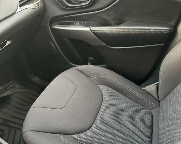 Сірий Джип Cherokee, об'ємом двигуна 2.36 л та пробігом 131 тис. км за 14900 $, фото 12 на Automoto.ua