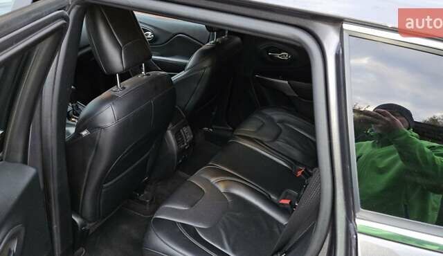 Джип Cherokee 2018 у Рівному на Automoto.ua Сірий Джип Cherokee, об'ємом двигуна 3.24 л та пробігом 150 тис. км за 19800 $, фото 2 на Automoto.ua