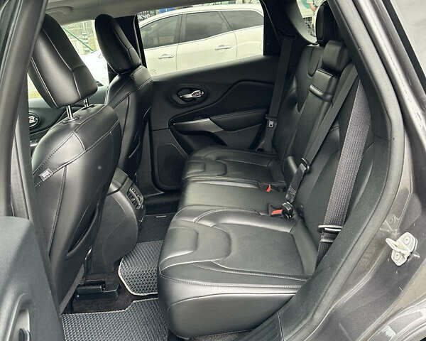 Сірий Джип Cherokee, об'ємом двигуна 2 л та пробігом 142 тис. км за 17100 $, фото 13 на Automoto.ua
