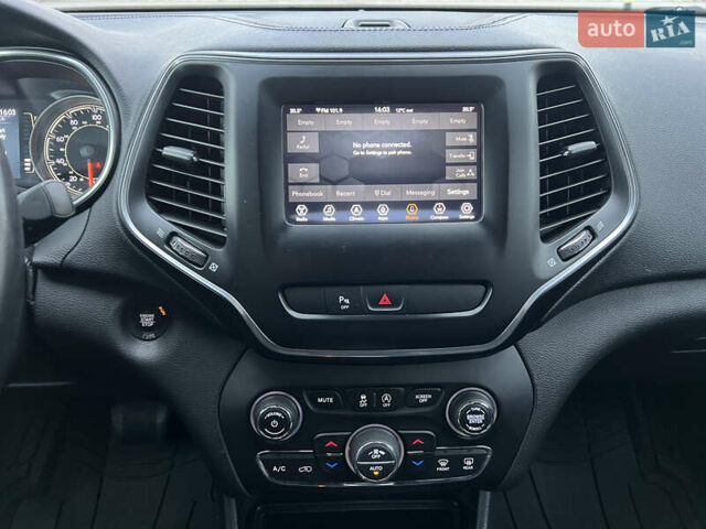 Джип Cherokee 2018 у Києві на Automoto.ua Сірий Джип Cherokee, об'ємом двигуна 3.24 л та пробігом 103 тис. км за 17800 $, фото 30 на Automoto.ua