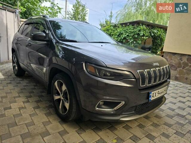 Серый Джип Чероки, объемом двигателя 2.4 л и пробегом 113 тыс. км за 15999 $, фото 2 на Automoto.ua