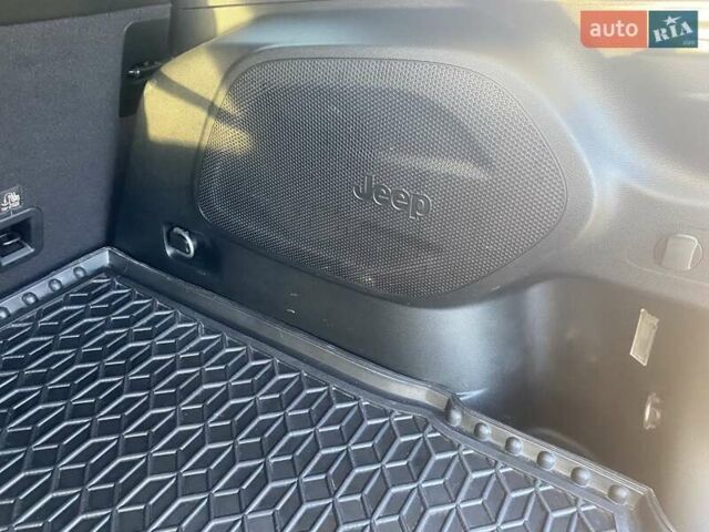 Серый Джип Чероки, объемом двигателя 2.36 л и пробегом 100 тыс. км за 18000 $, фото 20 на Automoto.ua
