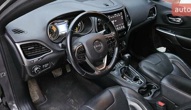 Джип Cherokee 2018 у Рівному на Automoto.ua Сірий Джип Cherokee, об'ємом двигуна 3.24 л та пробігом 150 тис. км за 19800 $, фото 5 на Automoto.ua