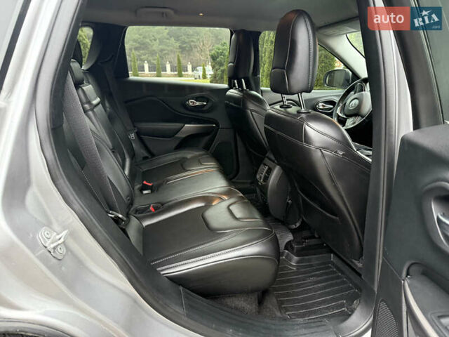 Серый Джип Чероки, объемом двигателя 2.36 л и пробегом 142 тыс. км за 14200 $, фото 26 на Automoto.ua