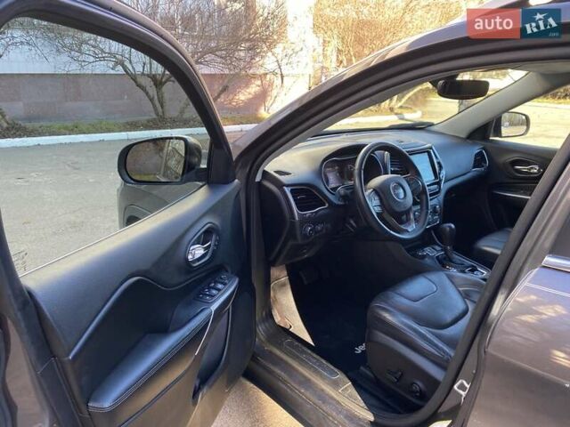 Серый Джип Чероки, объемом двигателя 2 л и пробегом 130 тыс. км за 18300 $, фото 8 на Automoto.ua