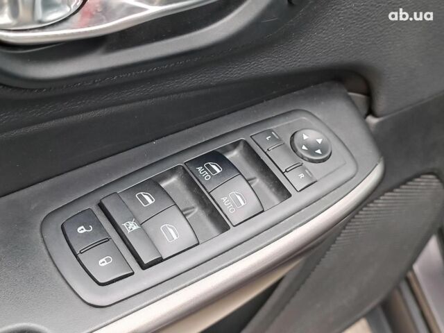 Серый Джип Чероки, объемом двигателя 2.4 л и пробегом 55 тыс. км за 17490 $, фото 21 на Automoto.ua