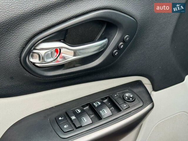 Серый Джип Чероки, объемом двигателя 3.2 л и пробегом 108 тыс. км за 21290 $, фото 13 на Automoto.ua