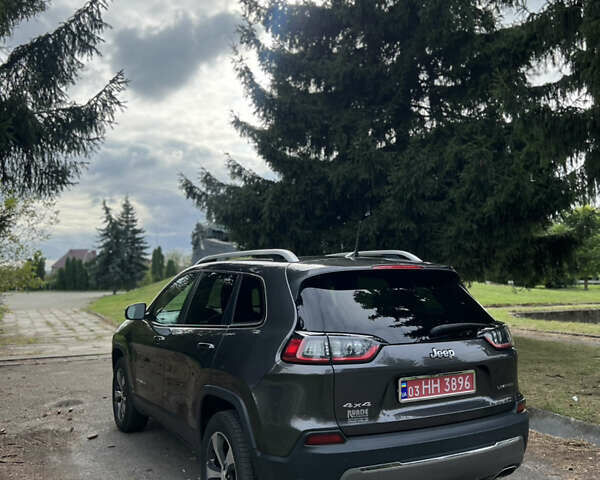 Серый Джип Чероки, объемом двигателя 3.2 л и пробегом 225 тыс. км за 15000 $, фото 2 на Automoto.ua