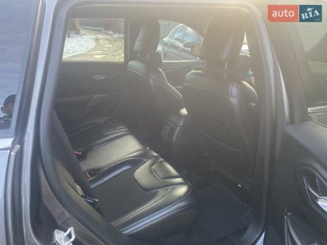 Серый Джип Чероки, объемом двигателя 2.36 л и пробегом 100 тыс. км за 18000 $, фото 34 на Automoto.ua