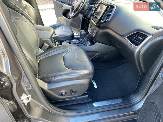 Серый Джип Чероки, объемом двигателя 2 л и пробегом 130 тыс. км за 18300 $, фото 11 на Automoto.ua