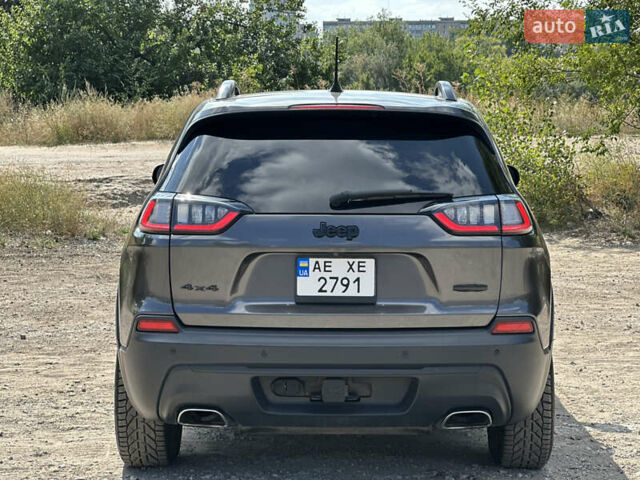 Сірий Джип Cherokee, об'ємом двигуна 3.24 л та пробігом 130 тис. км за 15999 $, фото 4 на Automoto.ua
