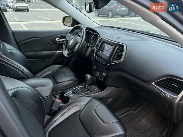 Джип Cherokee 2018 у Києві на Automoto.ua Сірий Джип Cherokee, об'ємом двигуна 3.24 л та пробігом 103 тис. км за 17800 $, фото 23 на Automoto.ua