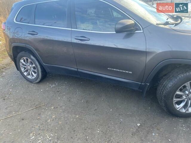 Серый Джип Чероки, объемом двигателя 2.36 л и пробегом 100 тыс. км за 18000 $, фото 3 на Automoto.ua