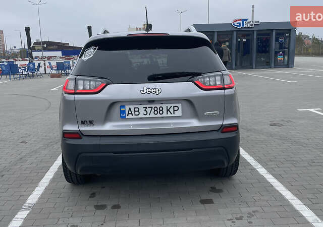 Серый Джип Чероки, объемом двигателя 2.36 л и пробегом 198 тыс. км за 16255 $, фото 2 на Automoto.ua