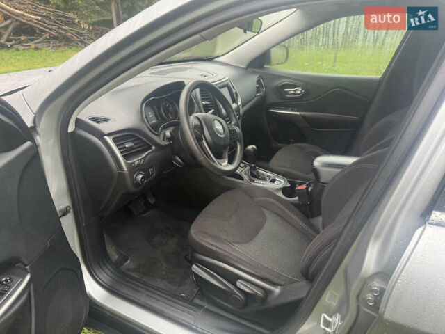 Сірий Джип Cherokee, об'ємом двигуна 2.36 л та пробігом 189 тис. км за 13800 $, фото 22 на Automoto.ua