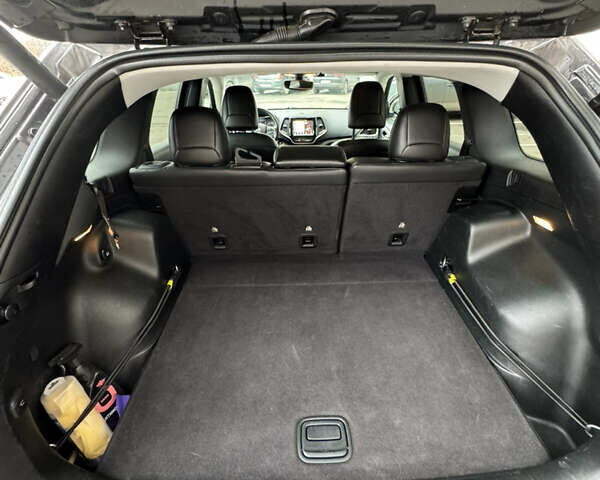 Серый Джип Чероки, объемом двигателя 2.36 л и пробегом 156 тыс. км за 17500 $, фото 19 на Automoto.ua