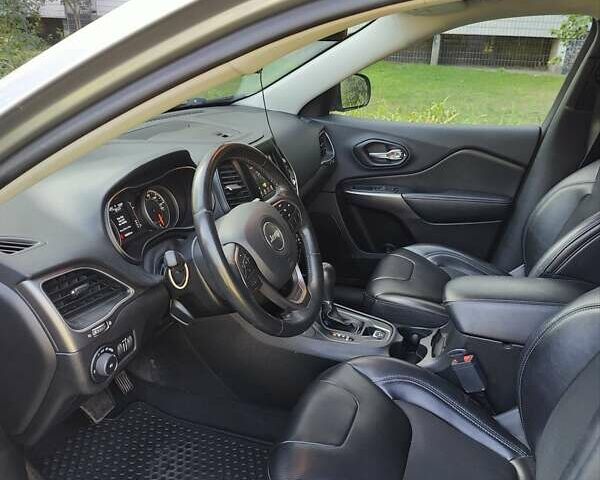 Серый Джип Чероки, объемом двигателя 1.99 л и пробегом 101 тыс. км за 19000 $, фото 7 на Automoto.ua