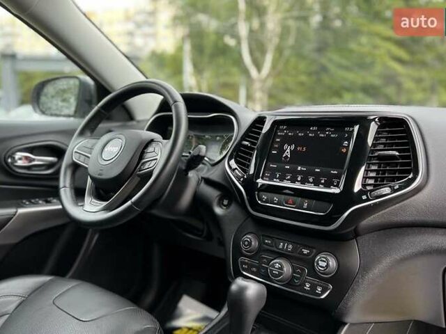 Сірий Джип Cherokee, об'ємом двигуна 2 л та пробігом 28 тис. км за 20690 $, фото 11 на Automoto.ua
