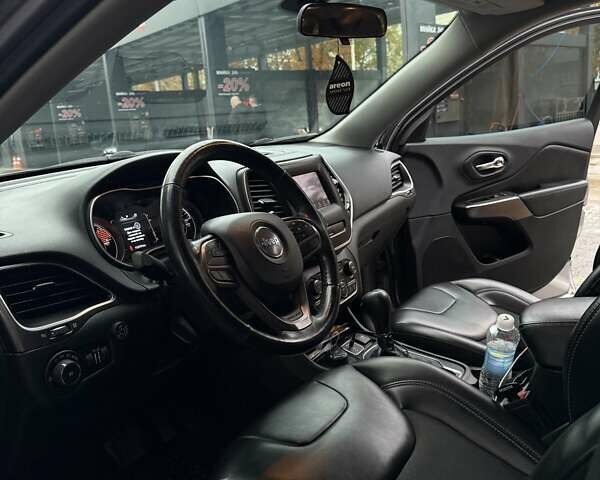 Сірий Джип Cherokee, об'ємом двигуна 3.24 л та пробігом 113 тис. км за 19000 $, фото 7 на Automoto.ua