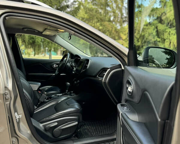 Сірий Джип Cherokee, об'ємом двигуна 3.24 л та пробігом 92 тис. км за 16500 $, фото 13 на Automoto.ua